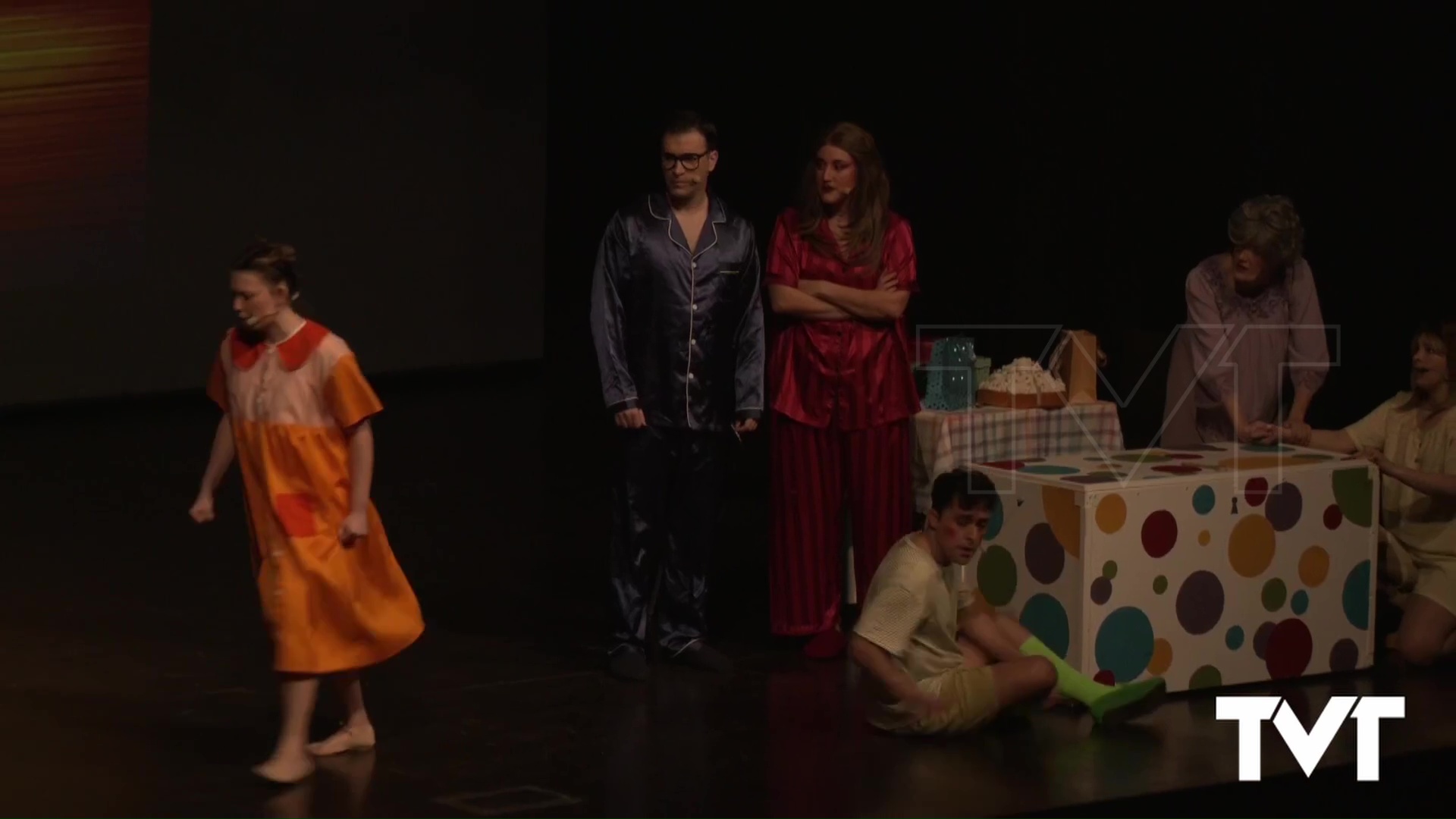 Imagen de Una cita con el color y las emociones. Así fue la representación en Torrevieja de «El mundo del revés»