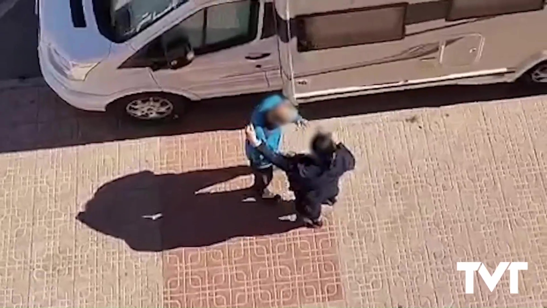 Imagen de Detenidas dos personas en Torrevieja por un hurto mediante el método del “abrazo” a una persona de avanzada edad