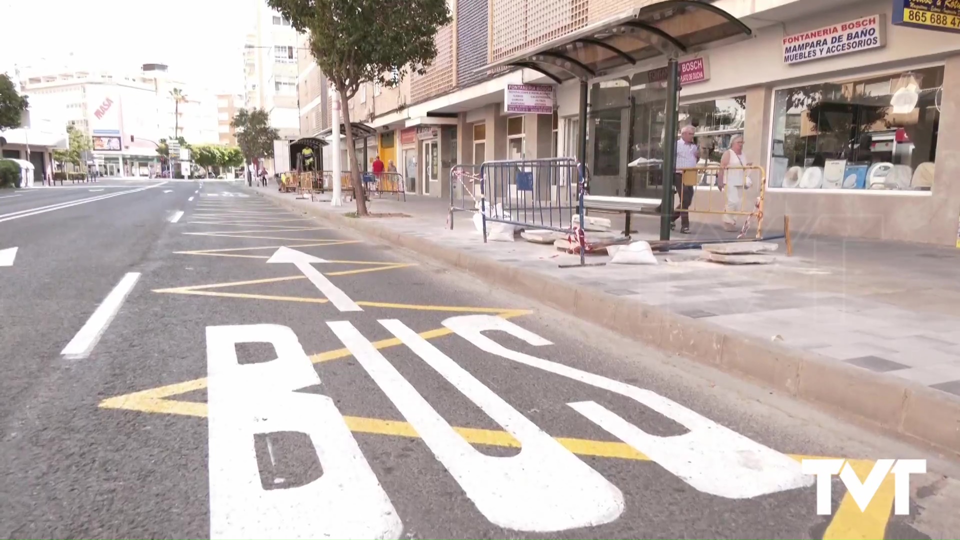 Imagen de El ayuntamiento impulsa la modernización integral de las 181 paradas de autobús 