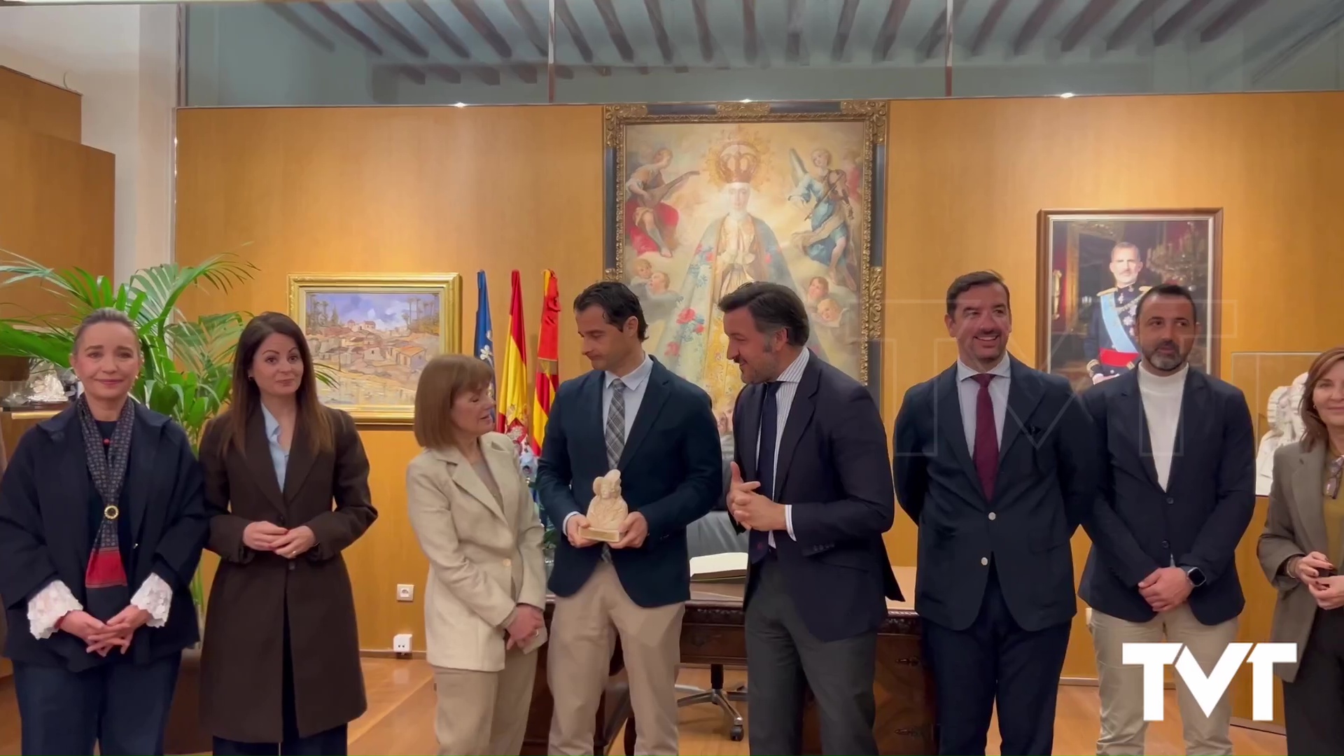 Imagen de Una palmera con el nombre «Torrevieja» en el Palmeral de Elche