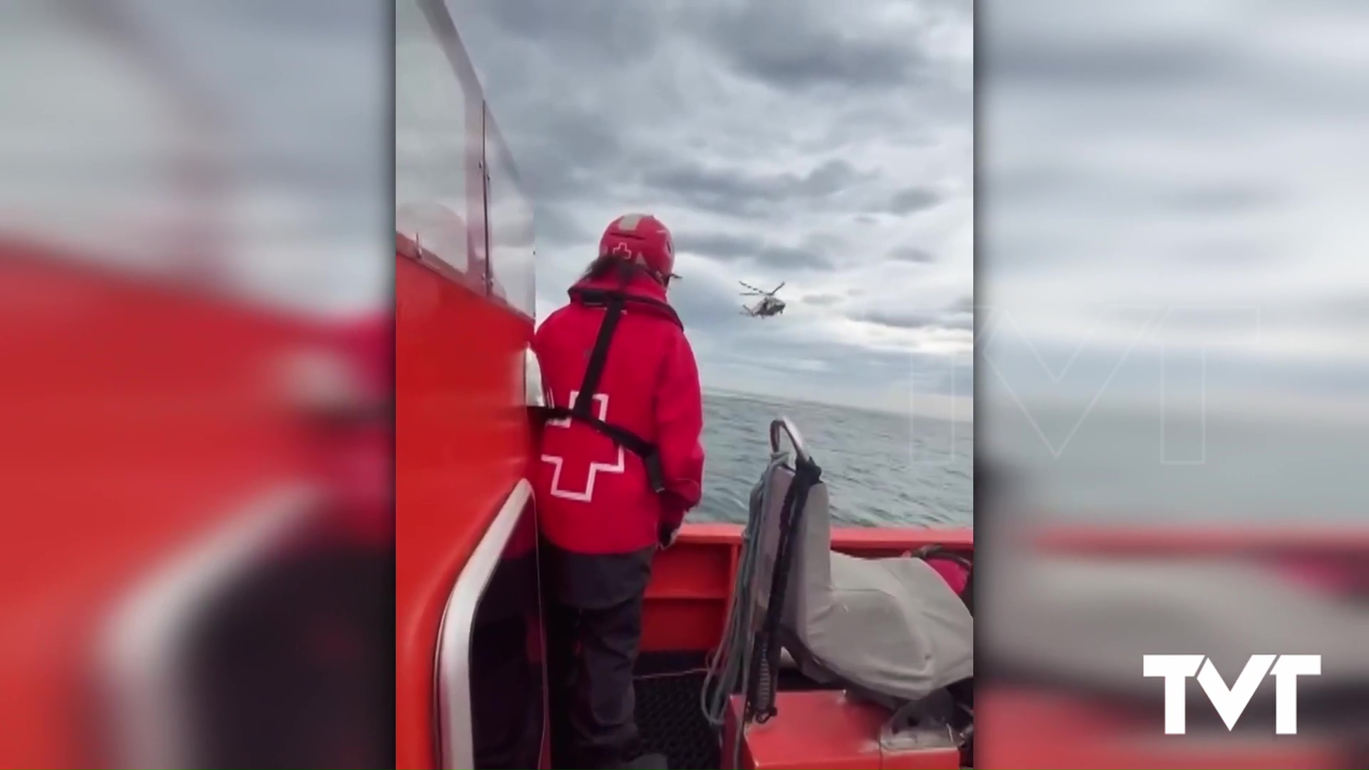 Imagen de Equipos de rescate marítimo, evacuación por aire y salvamento marítimo realizan ejercicios de entrenamiento en Torrevieja