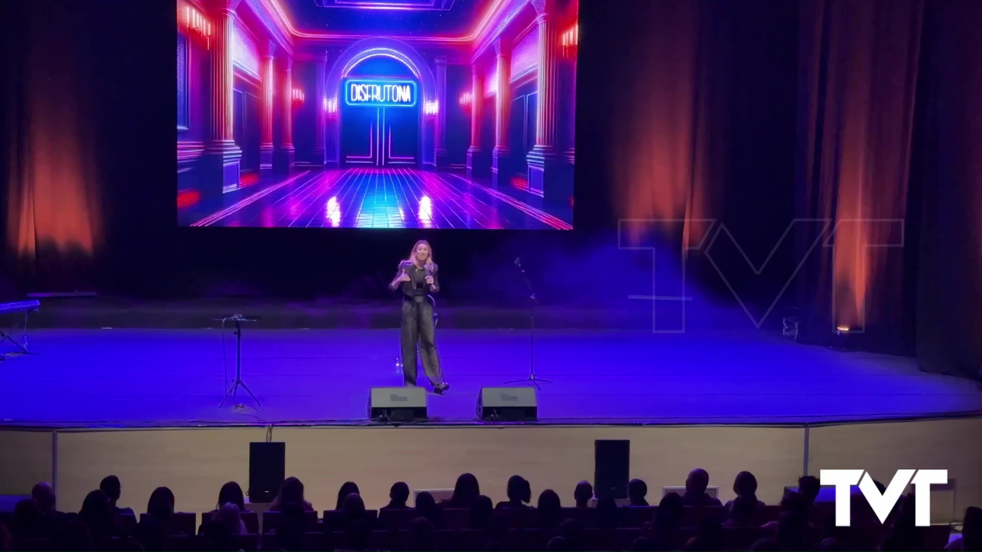 Imagen de Eva Soriano cautiva a Torrevieja con su espectáculo «Disfrutona»