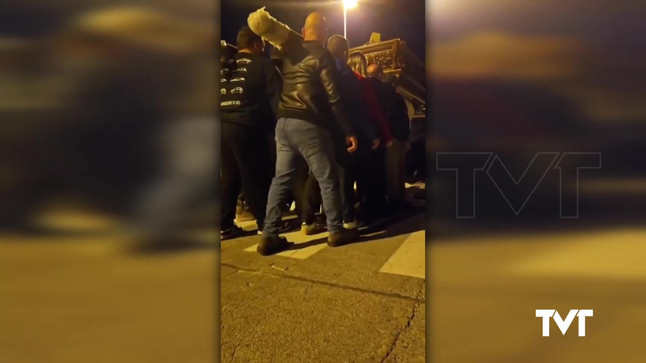 Imagen de 	Los costaleros ultiman los últimos ensayos antes de las procesiones de Semana Santa