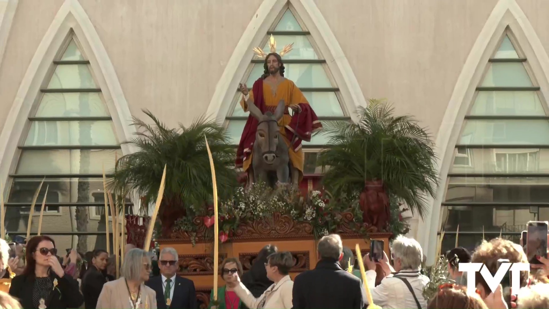Imagen de Se inicia la Semana Santa torrevejense con la bendición de palmas y ramas de olivo
