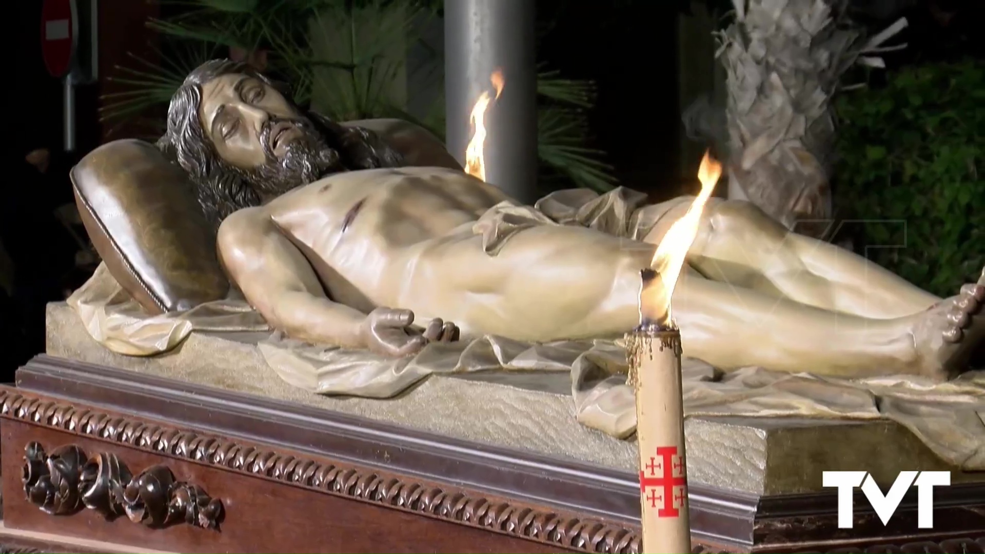 Imagen de Las cofradías torrevejenses llenaron de fe y tradición las calles de Torrevieja con la Procesión del Santo Entierro de Cristo 