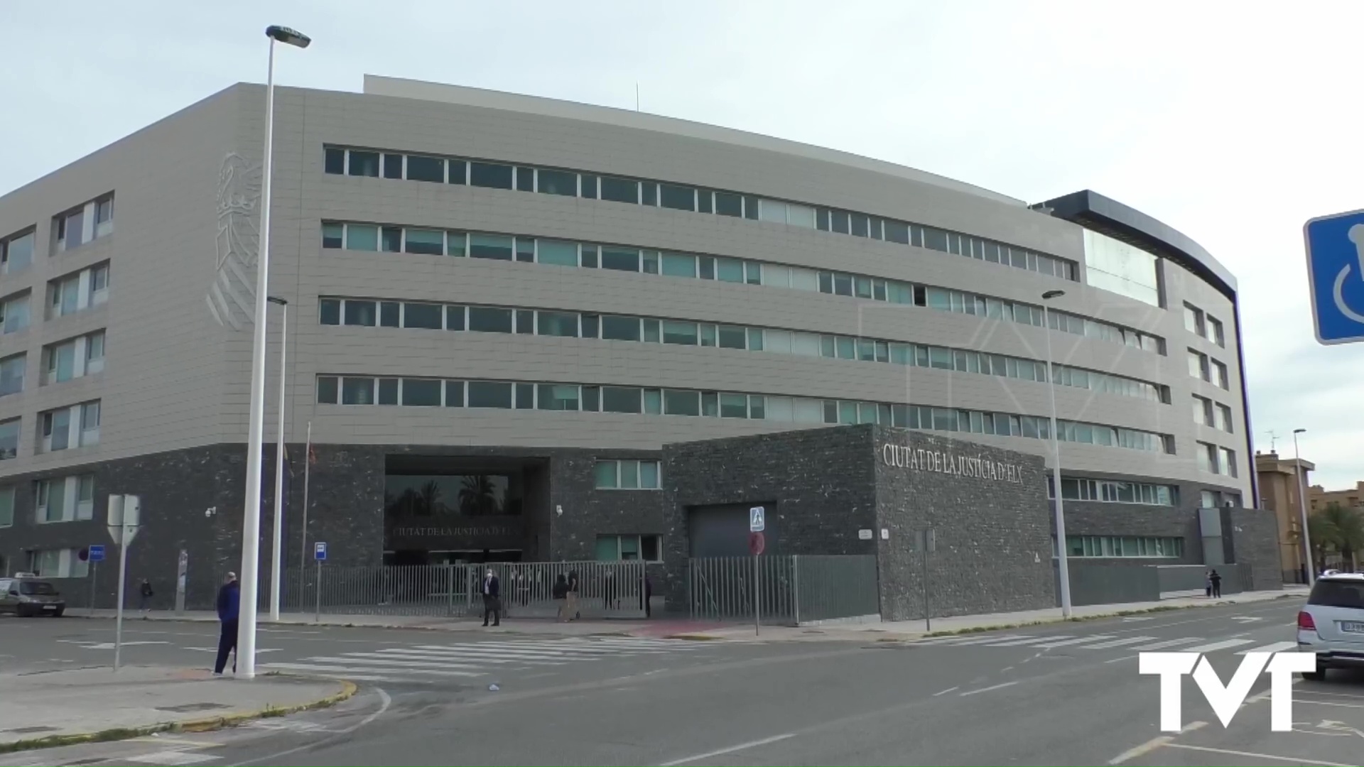 Imagen de Juzgan a una mujer acusada de presuntamente engañar a dos personas en la compra de viviendas en Torrevieja y Alicante