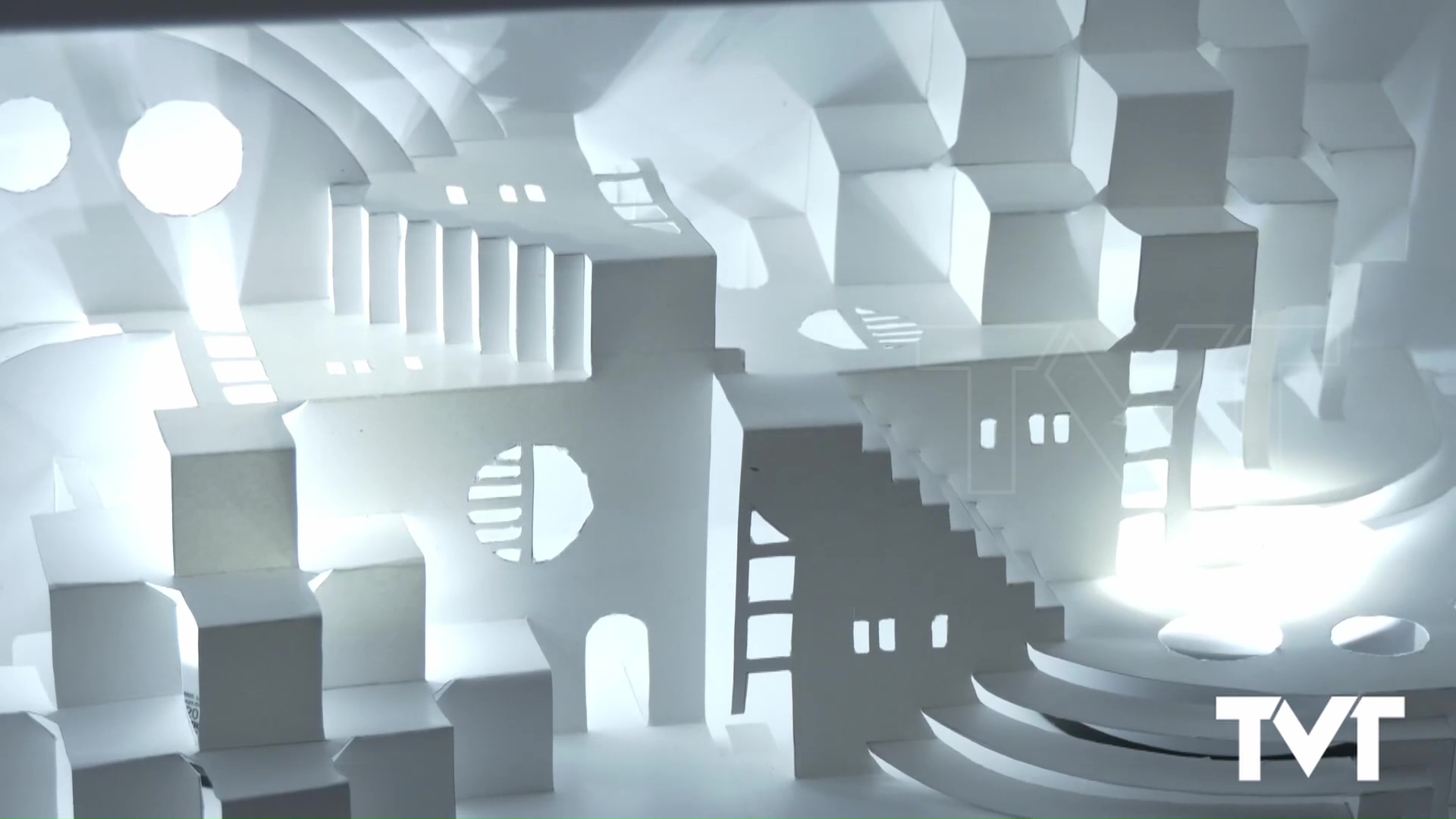 Imagen de Alumnos del IES Mediterráneo presentan en el Centro Cultural la exposición «Luces y sombras»