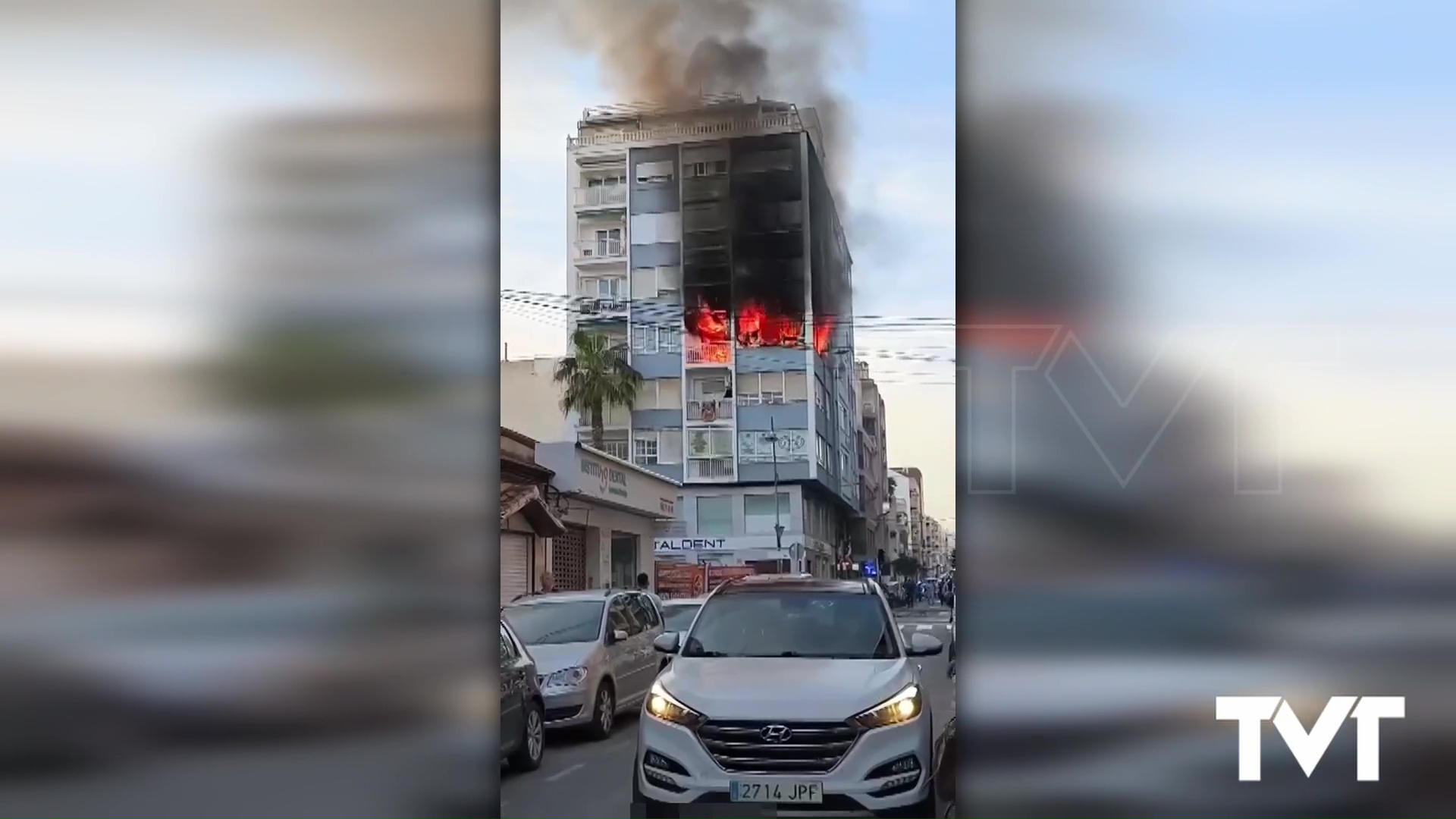 Imagen de Vecinos evacuados y varias viviendas calcinadas. Así fue el incendio ocurrido en un edificio de seis alturas de la calle Ramón Gallud