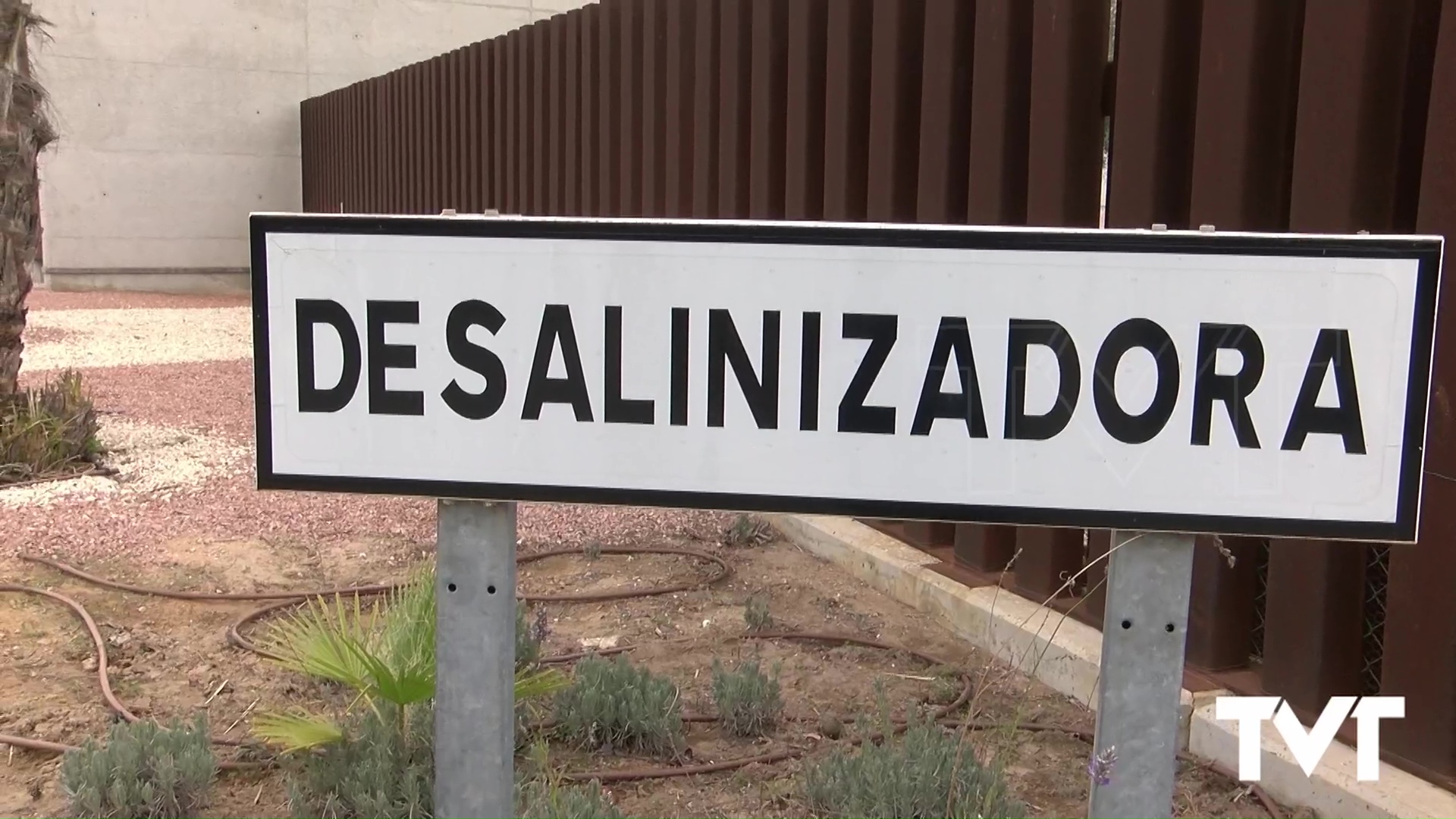 Imagen de El subdelegado confirma que la segunda desalinizadora se ubicará junto a la actual. ¿Podría afectar a los planes de ampliación del Hospital de Torrevieja?
