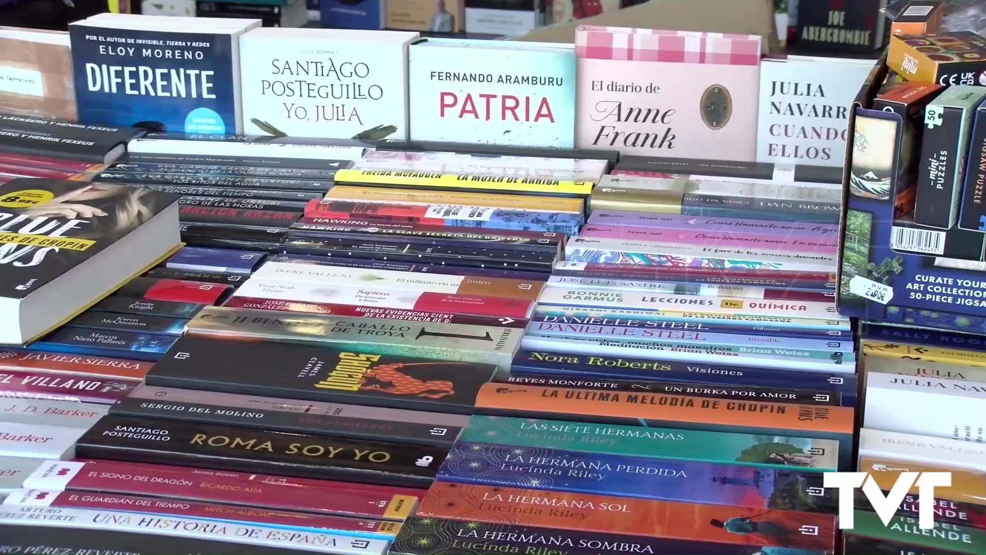 Imagen de Así son las recomendaciones literarias que nos trasladan los torrevejenses en el Día del libro 