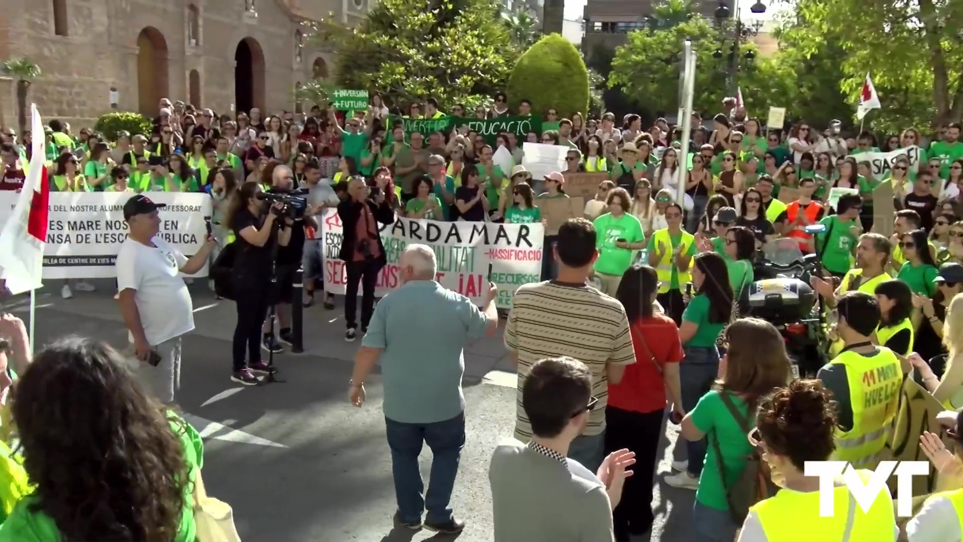 Imagen de Los docentes toman las calles de Torrevieja para exigir mejoras en la educación pública