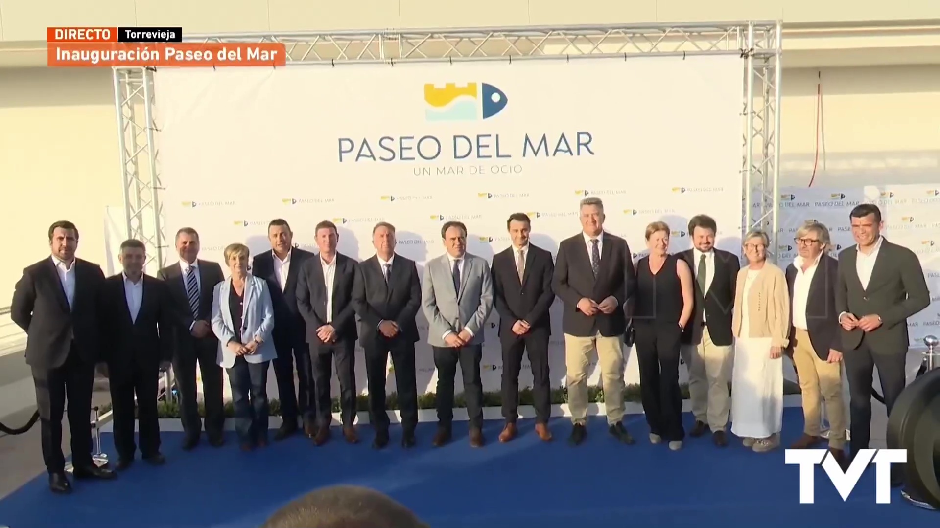 Imagen de Paseo del Mar abre sus puertas en Torrevieja arropado por cientos de personas