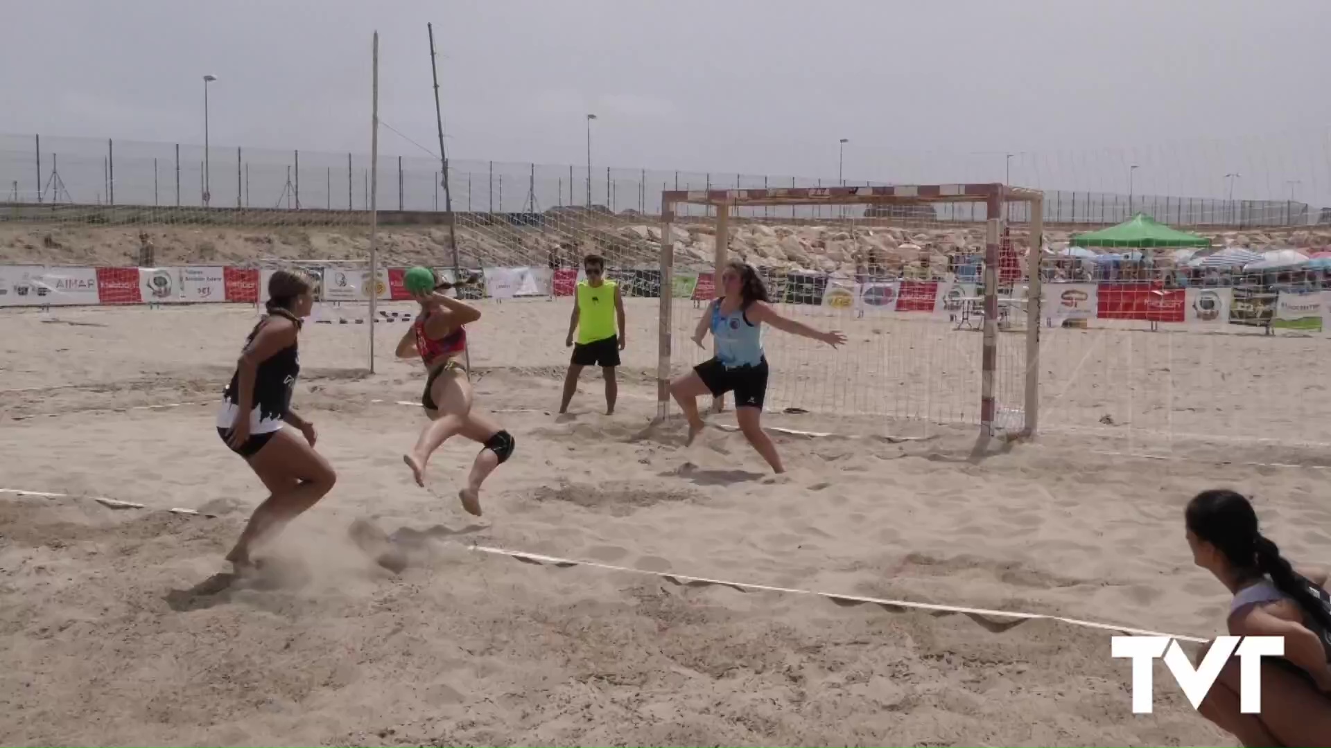 Imagen de Torrevieja volverá a convertirse en la capital del balonmano playa con la celebración de su XIV Campeonato 