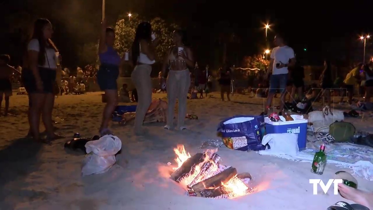 Imagen de Torrevieja celebra el 23 de junio, la noche de hogueras de San Juan en sus playas