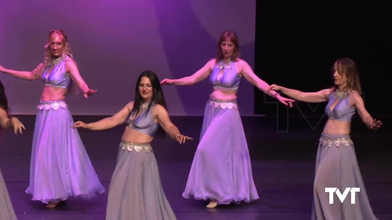 Imagen de La magia de la danza con velos o abanicos de seda. Todo un mundo por descubrir