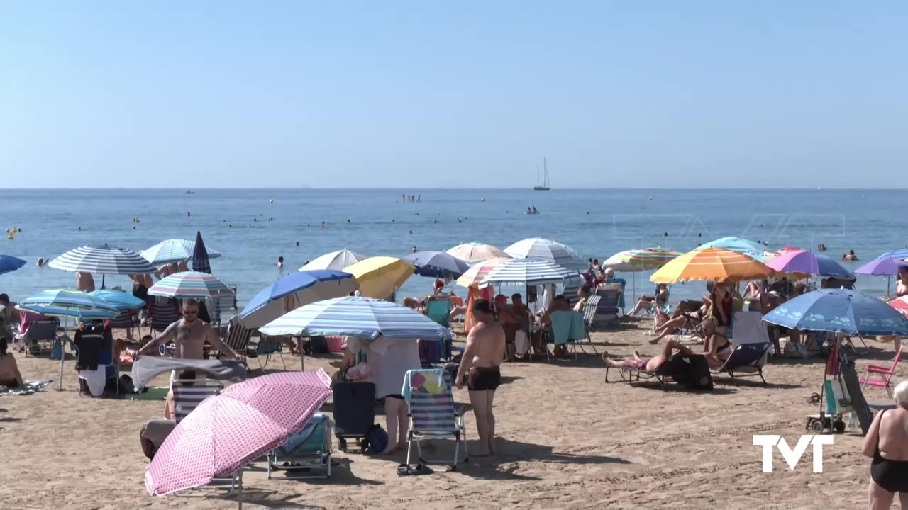 Imagen de Rescate con final feliz. Guardia Civil salva la vida de una mujer que había sufrido un ahogamiento en una playa de Torrevieja